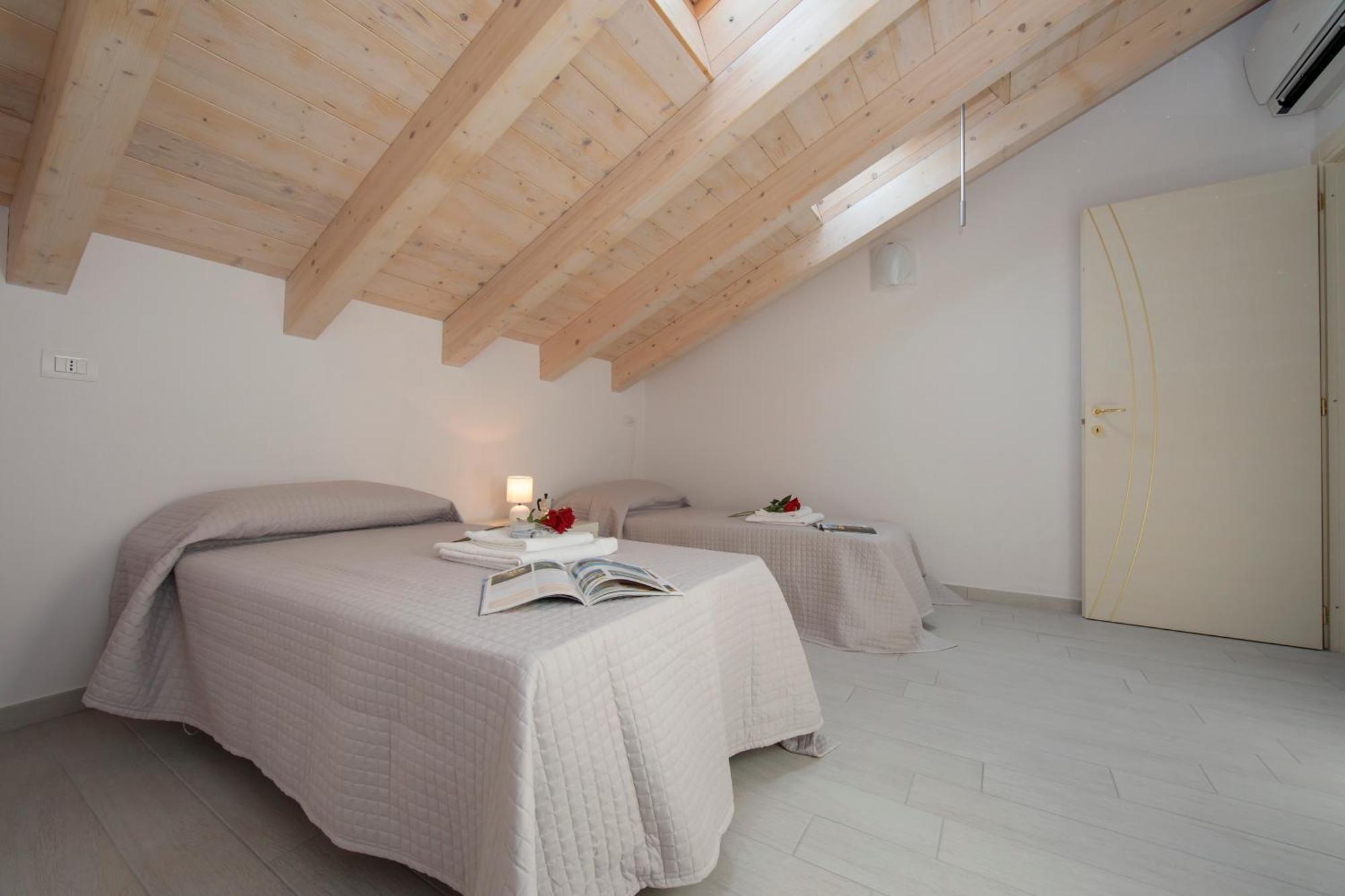 Silver Lake Apartment - Happy Rentals Angera Zewnętrze zdjęcie