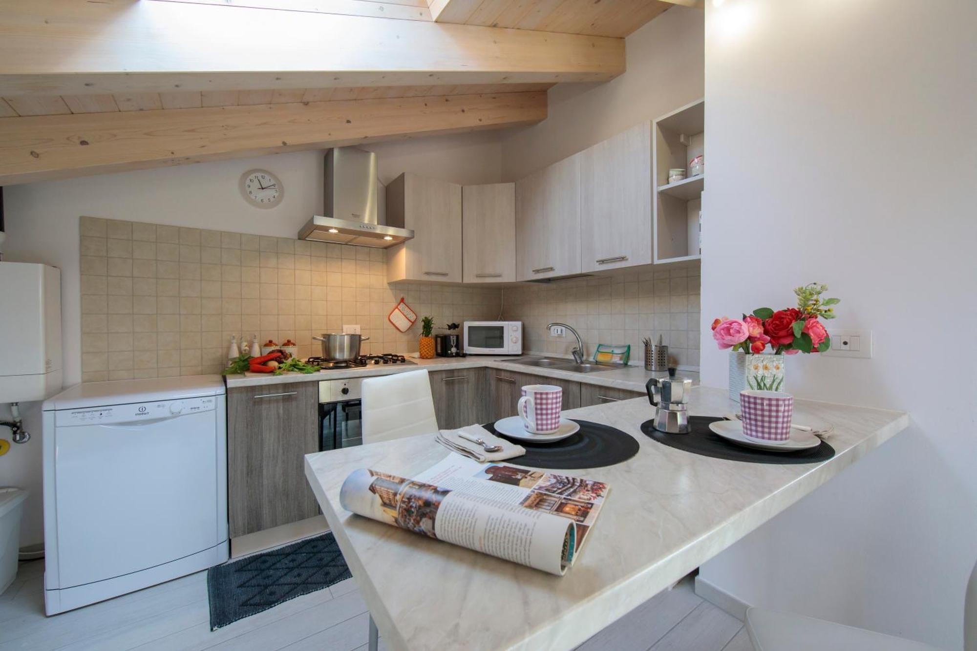Silver Lake Apartment - Happy Rentals Angera Zewnętrze zdjęcie