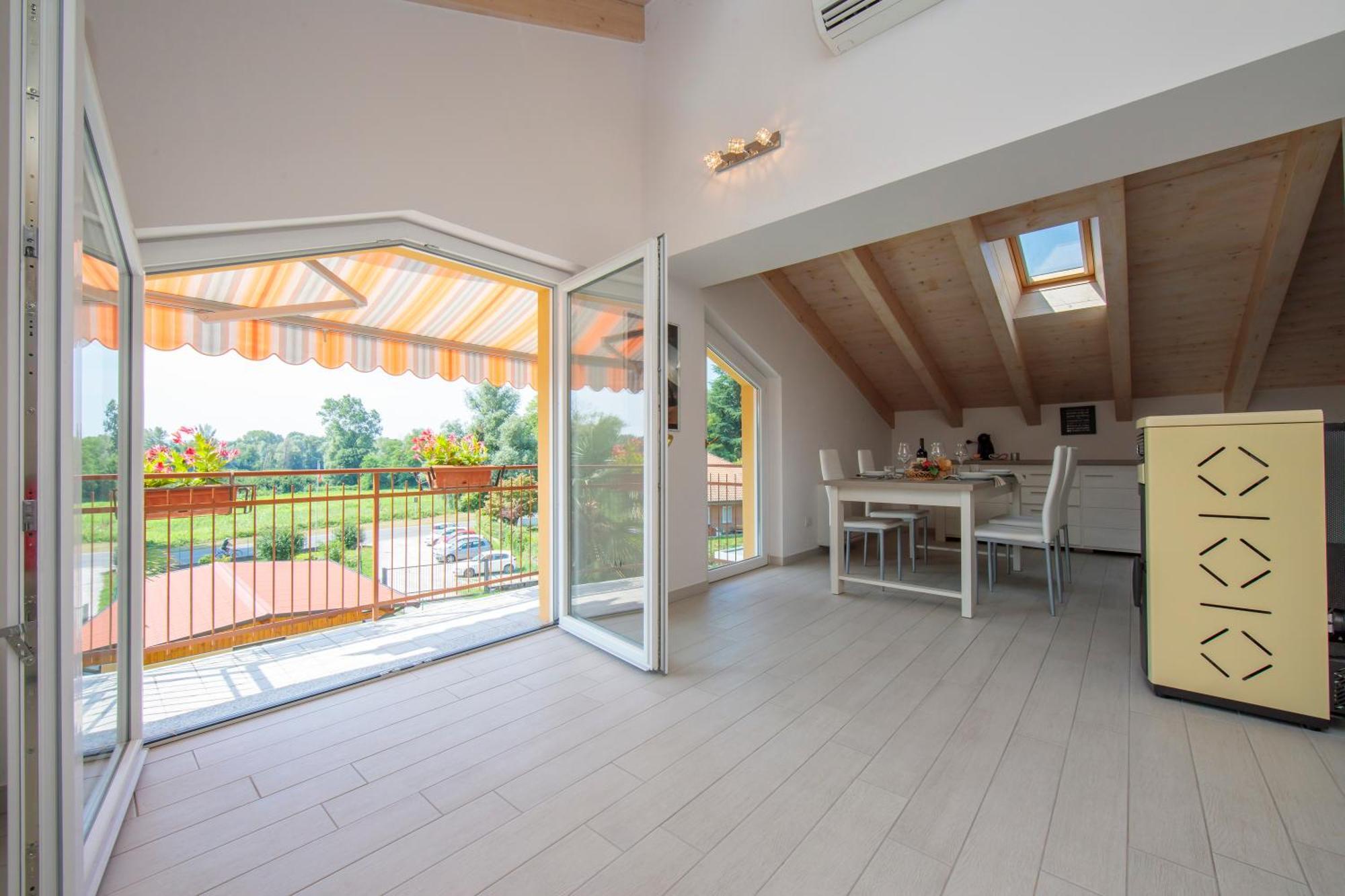 Silver Lake Apartment - Happy Rentals Angera Zewnętrze zdjęcie