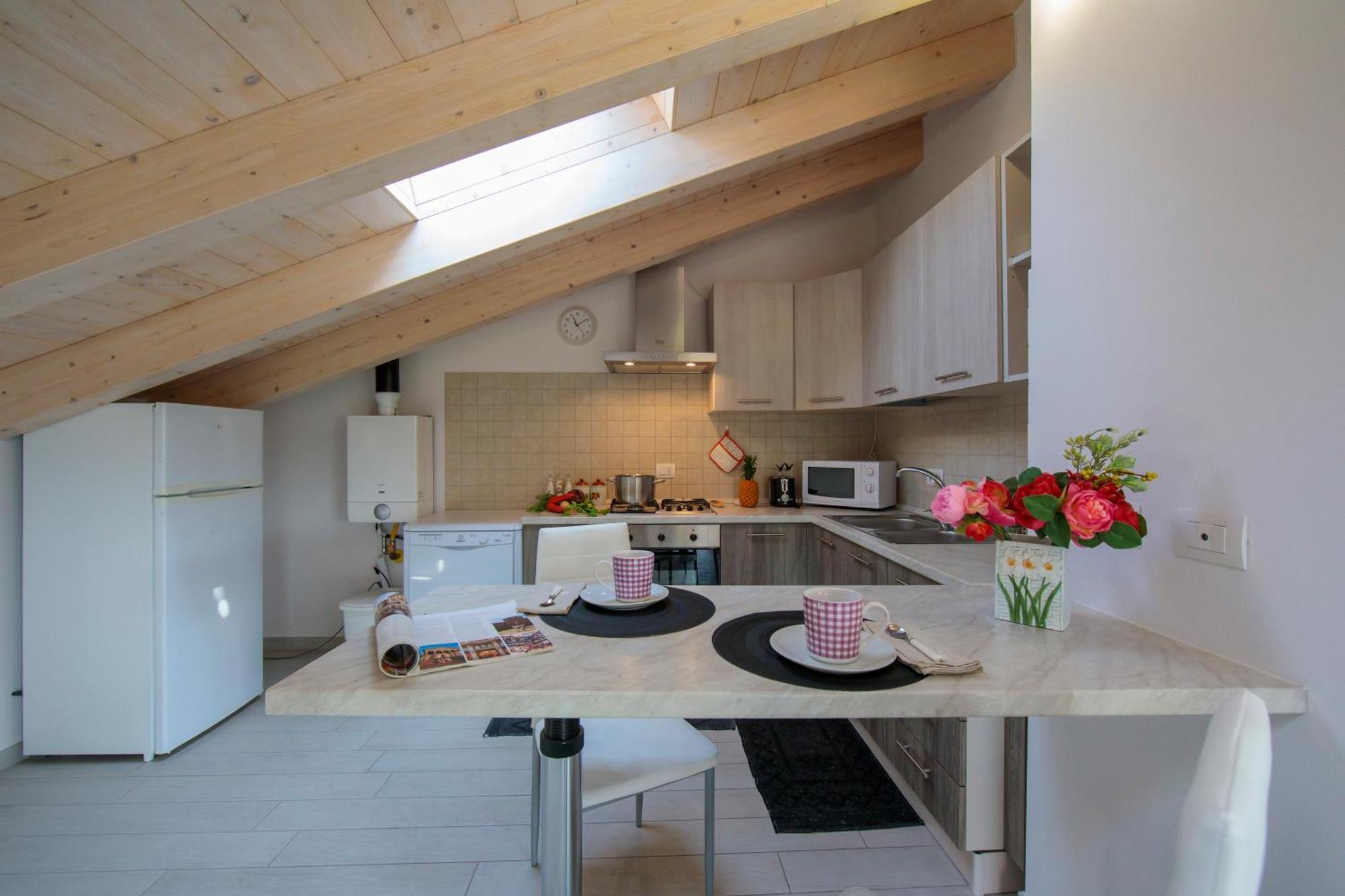 Silver Lake Apartment - Happy Rentals Angera Zewnętrze zdjęcie
