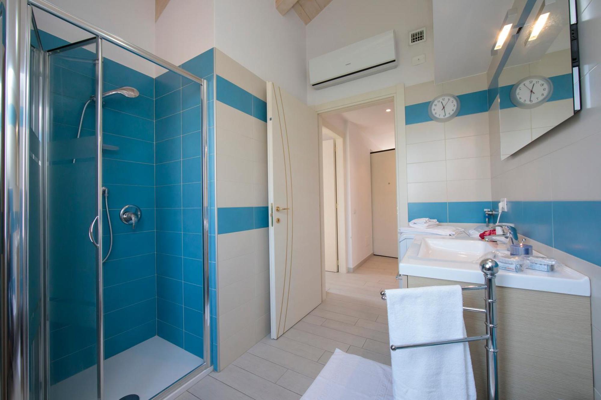 Silver Lake Apartment - Happy Rentals Angera Zewnętrze zdjęcie