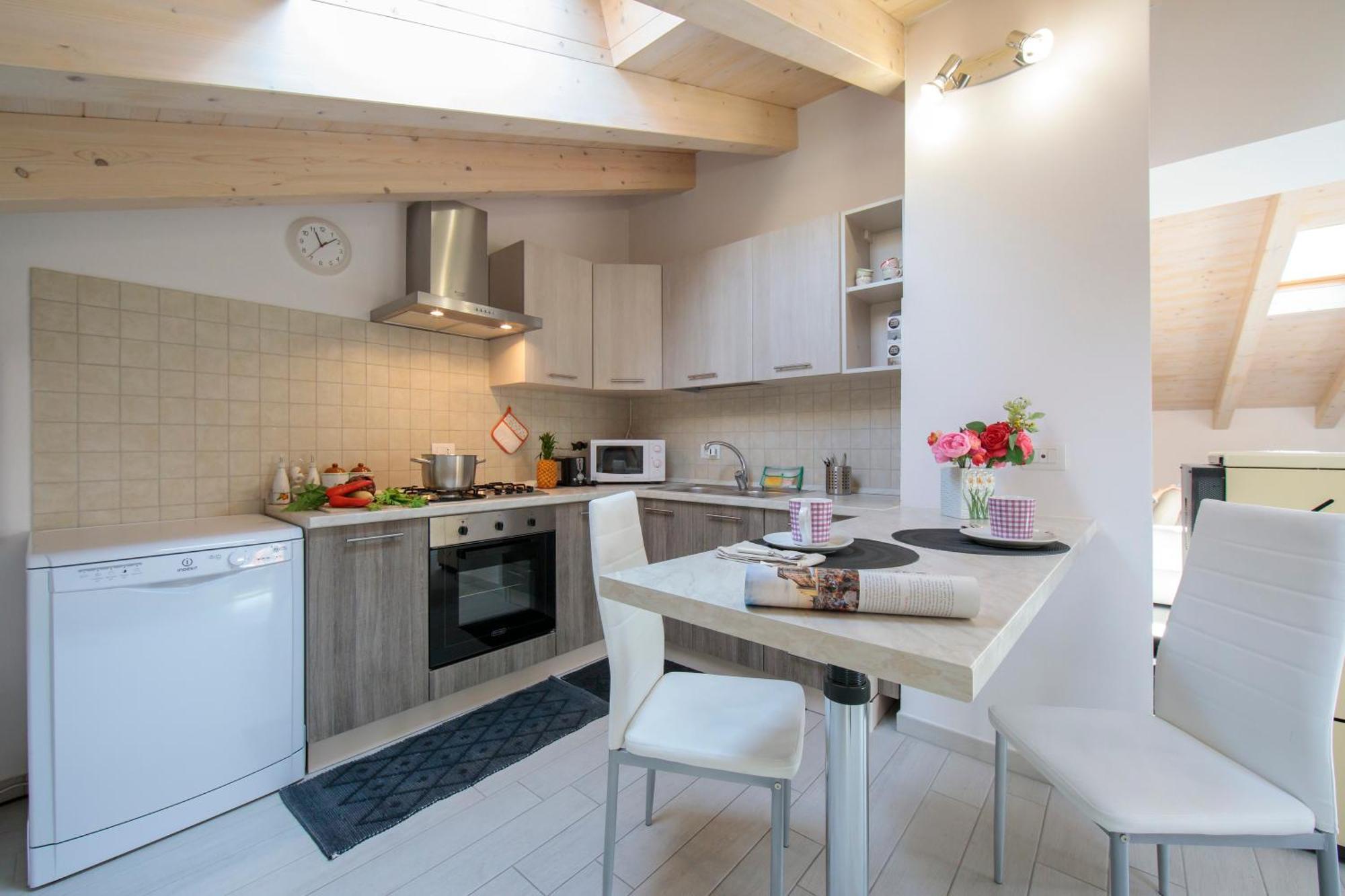 Silver Lake Apartment - Happy Rentals Angera Zewnętrze zdjęcie