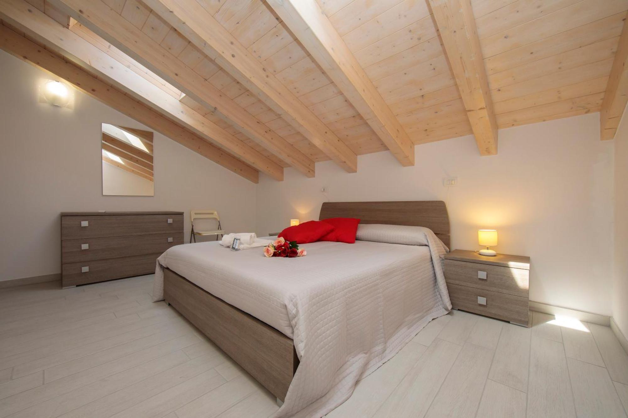 Silver Lake Apartment - Happy Rentals Angera Zewnętrze zdjęcie